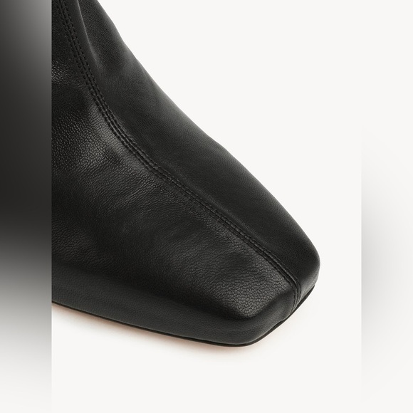 CHLOE AMBRE ANKLE BOOT NIB
Retail $1290 usd - Picture 4 of 5